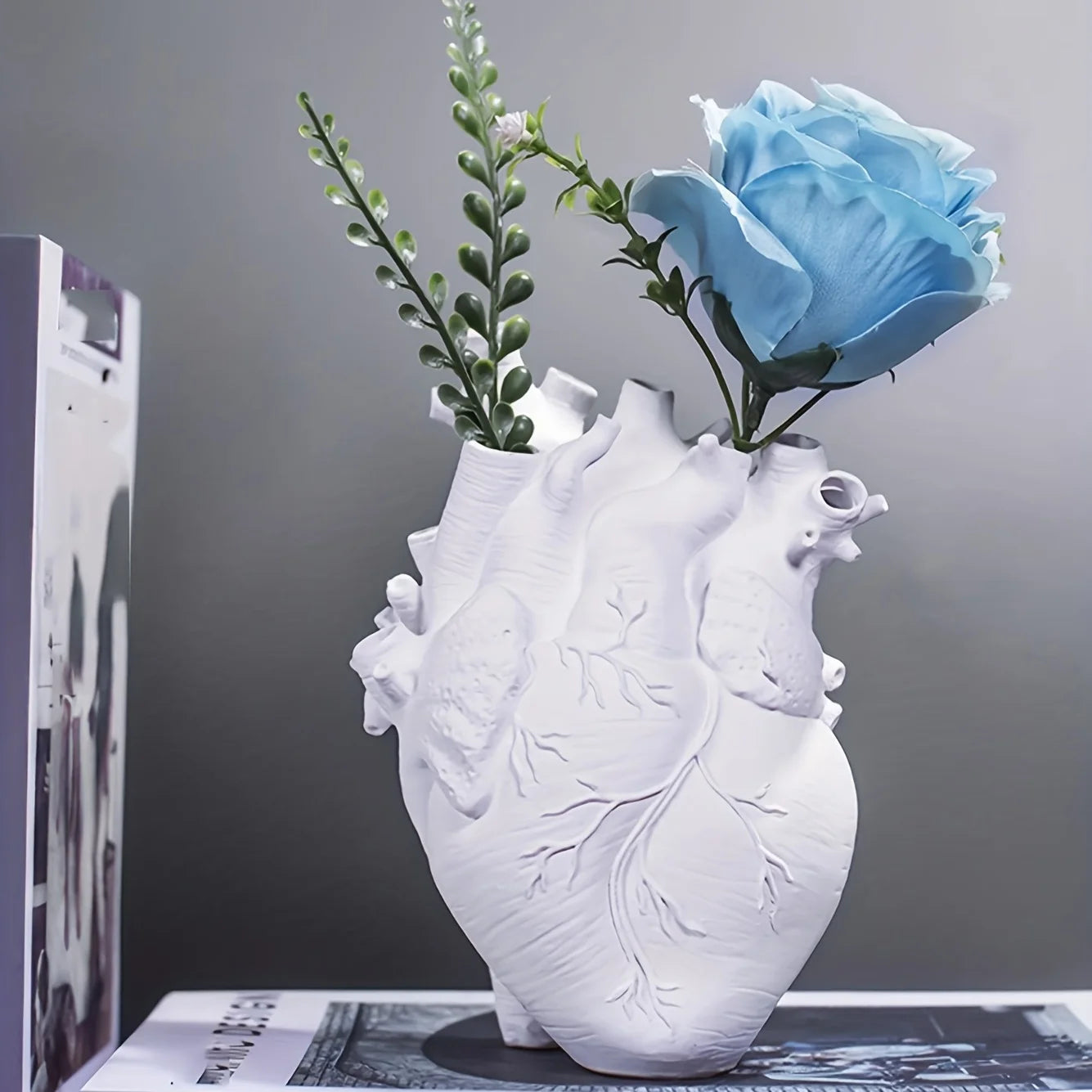 Nordic Anatomical Heart Vase – Resin Decorative Flower Pot & Artistic Anatomy Sculpture for Home Decor